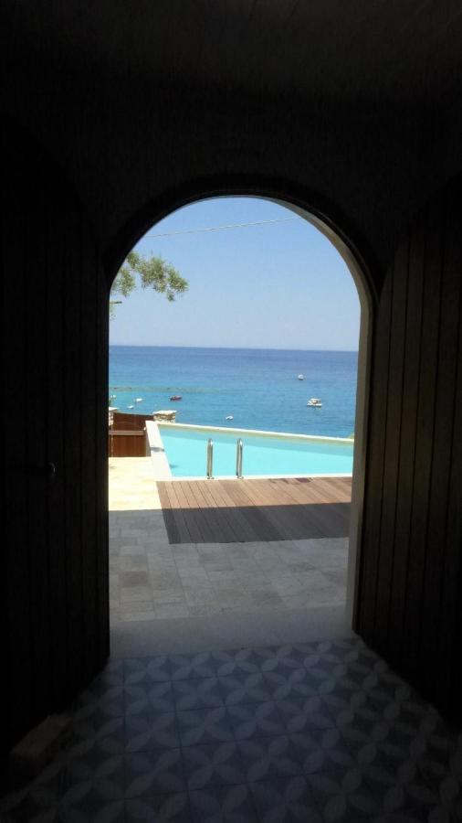 Caltabania Suites Áyios Nikítas 外观 照片
