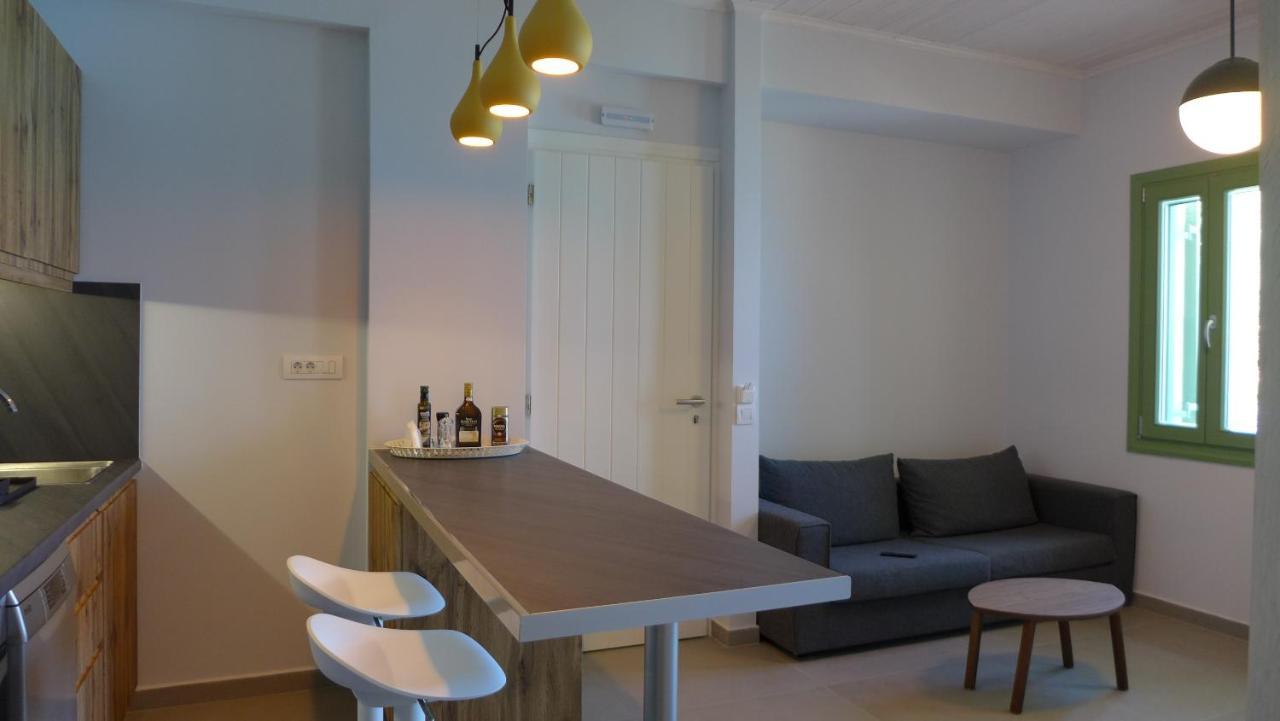 Caltabania Suites Áyios Nikítas 外观 照片